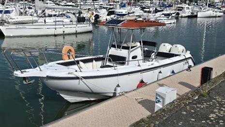 BOSTON WHALER OUTRAGE 26