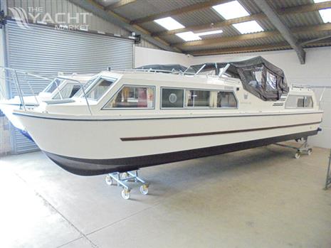 Viking 32 Narrow Beam called Spirit of Advernture