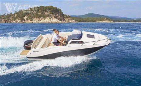 QUICKSILVER QUICKSILVER ACTIV 555 CABIN