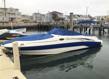 Sea Ray 240 Sundeck