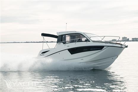 Bayliner T25 EXPLORER - 2024 Bayliner T25 EXPLORER cruising on calm waters.