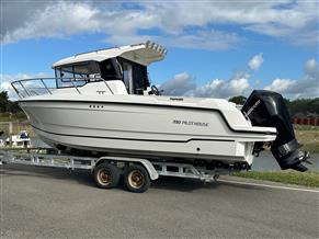 Parker 700 Pilothouse