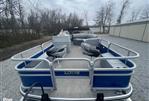 Lowe SF214 - Bow Deck Gate