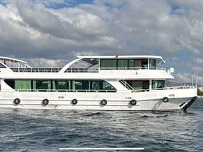 Custom-Craft RESTAURANT AND EXCURSION VESSEL 185 PAX