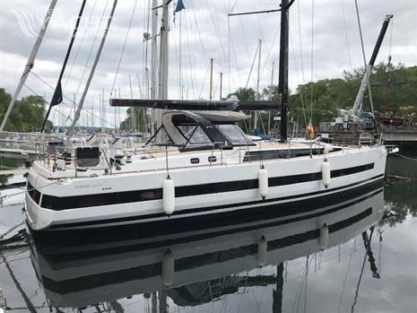 BENETEAU OCEANIS YACHT 62