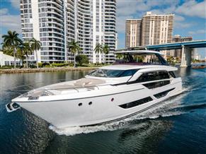 Ferretti Yachts 860