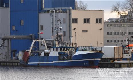 FISHING TRAWLER WITH RSW TANKS