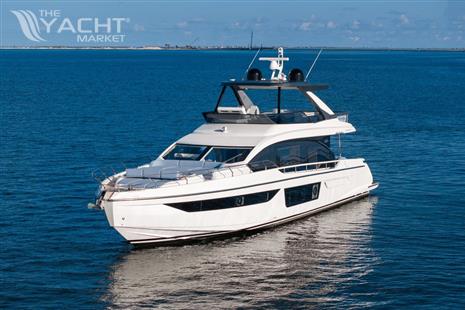 Azimut Fly 68 - Azimut 68 Flybridge. Sister ship