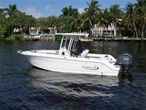 Robalo R242 Explorer