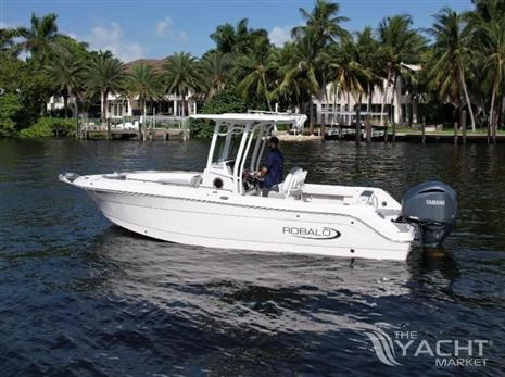 Robalo R242 Explorer