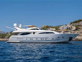 Ferretti Yachts Custom Line 94