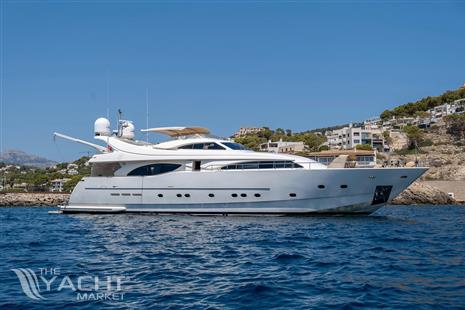 Ferretti Yachts Custom Line 94