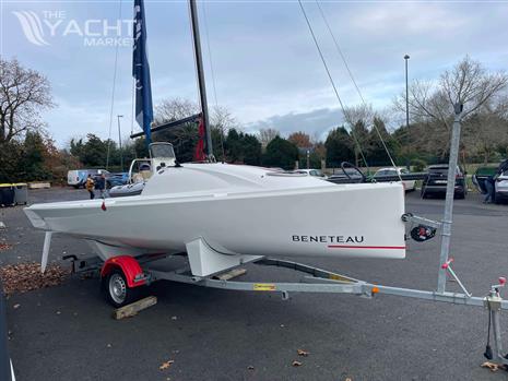 BENETEAU FIRST 18