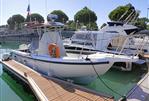 BOSTON WHALER OUTRAGE 26