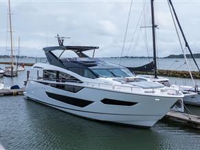 Sunseeker 88 Yacht