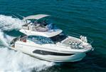 Prestige 420 - Prestige 420 yacht cruising on open water, 2020 model.