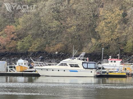 Fairline 40 - Side view