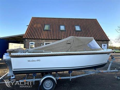 Maxima 490 Day Cruiser Package