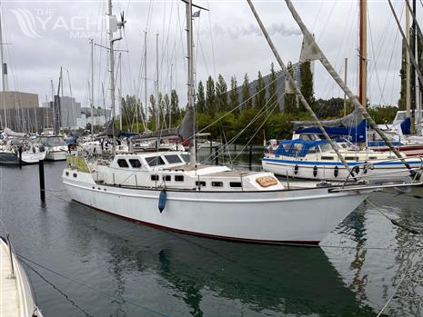 CUSTOM STEEL MOTORSAILER 38