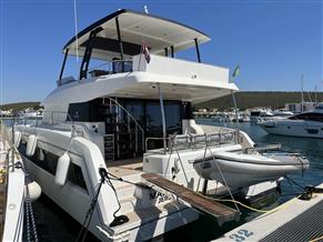 France Fountaine pajot 44