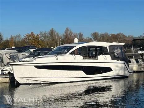 Sealine C335