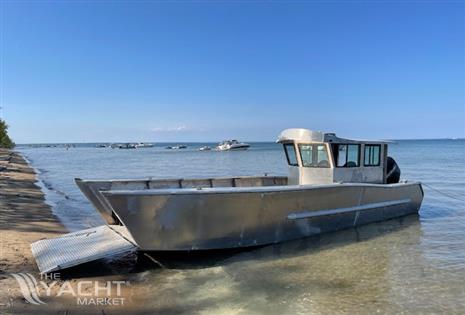 30&#39; x 10&#39; Aluminum Landing Craft Powered by Suzuki c/w Trailer