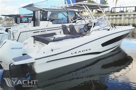 Jeanneau Leader 7.5 WA - 2021 Jeanneau Leader 7.5 WA boat docked, featuring sleek design and Mercury outboard engine.