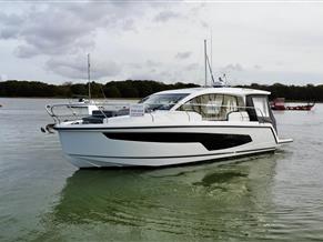 Sealine C335