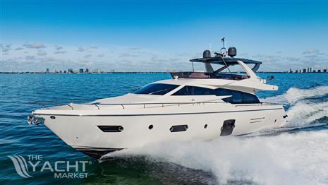 Ferretti Yachts 750