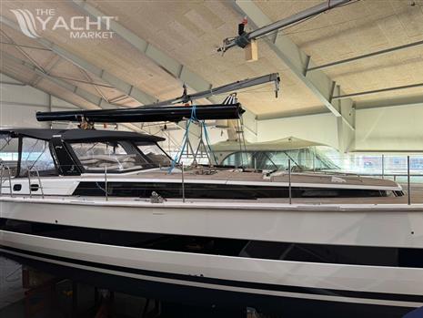 BENETEAU OCEANIS YACHT 62