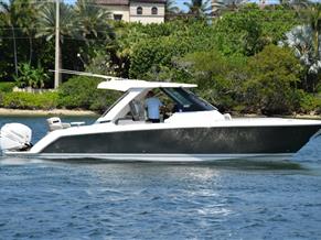 Tiara Yachts 34 LS