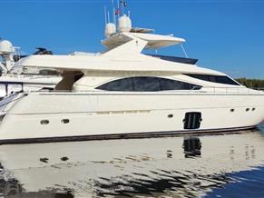 Ferretti 830