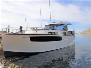 DELPHIA YACHTS NAUTIKA 830