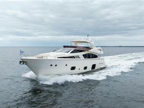 Ferretti Yachts 800