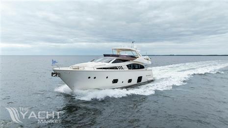 Ferretti Yachts 800