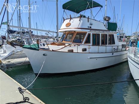 Marine Trader 35 Double Cabin