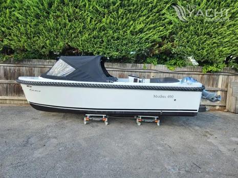 Maxima boats 490