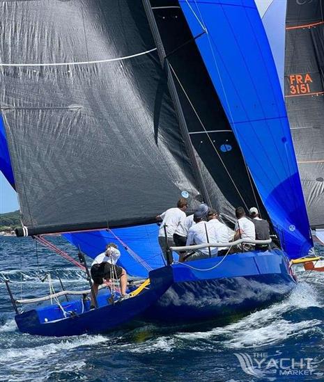 CAPE PERFORMANCE SAILING CAPE 31