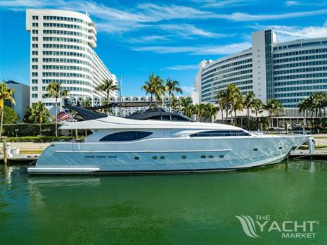 Ferretti Yachts 94