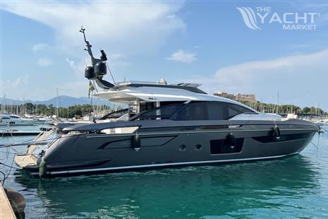 Azimut S8 - Image courtesy of JD Yachts