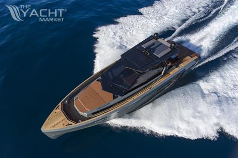 Evo Yachts R6