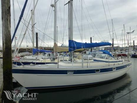 Hallberg Rassy 352