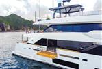 Custom Line Navetta 33