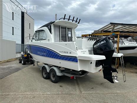 Beneteau Antares 8  V2 Outboard