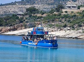 GLASS-BOTTOM BOAT