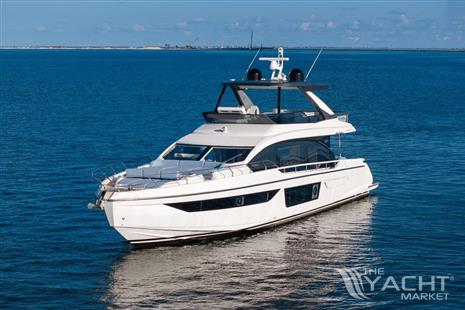 Azimut Fly 68 - Azimut 68 Flybridge. Sister ship