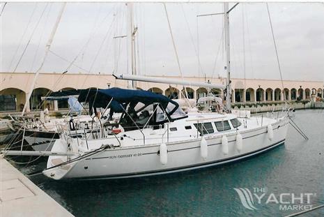 Jeanneau 43 Deck salon