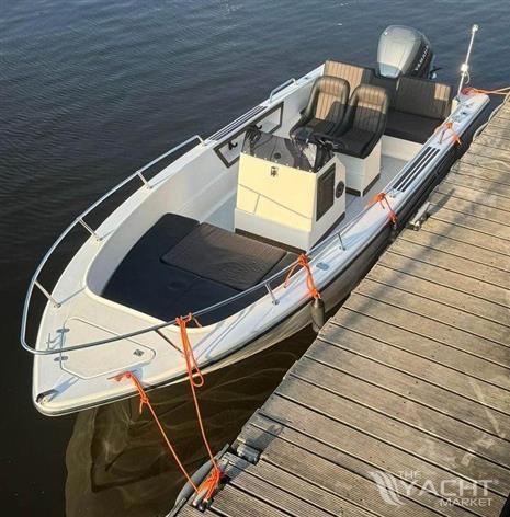 Boston Whaler Rover Marine Fishing Rover