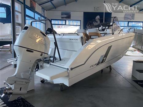 BENETEAU FLYER 7 SUNDECK