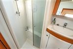 Beneteau Oceanis 40 - main Shower/wc